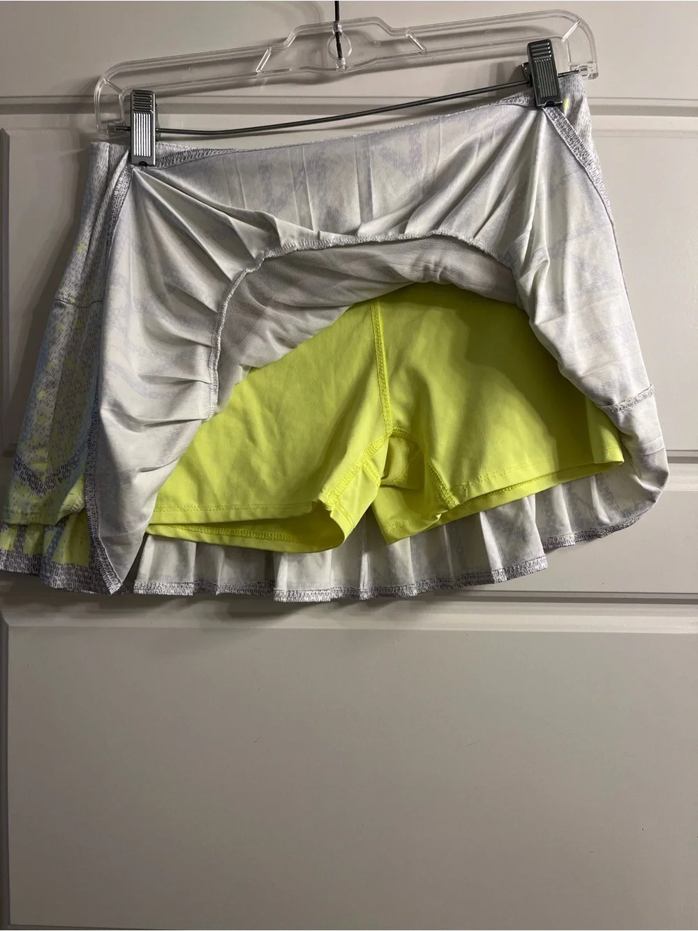 K-Swiss x Lucky in Love Take A Pleat Tennis Skort Neon Yellow Gray M